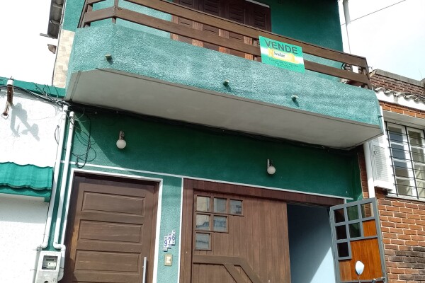 Casa 2 dorm cerca de terminal