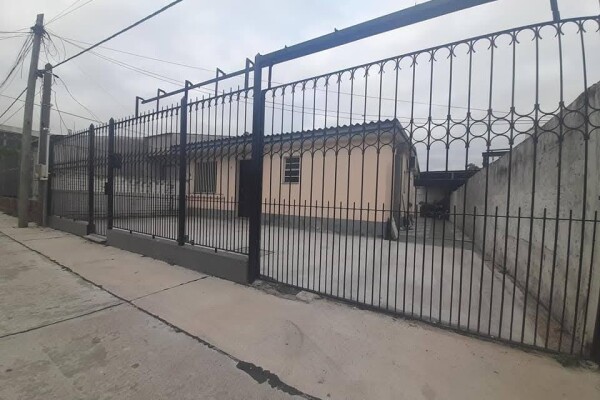 Casa 2 dorm cerca de UTU