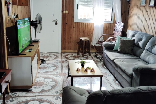 Casa 2 dorm con local