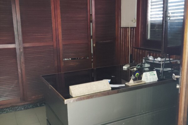 Hotel con 19 dorm + restaurante